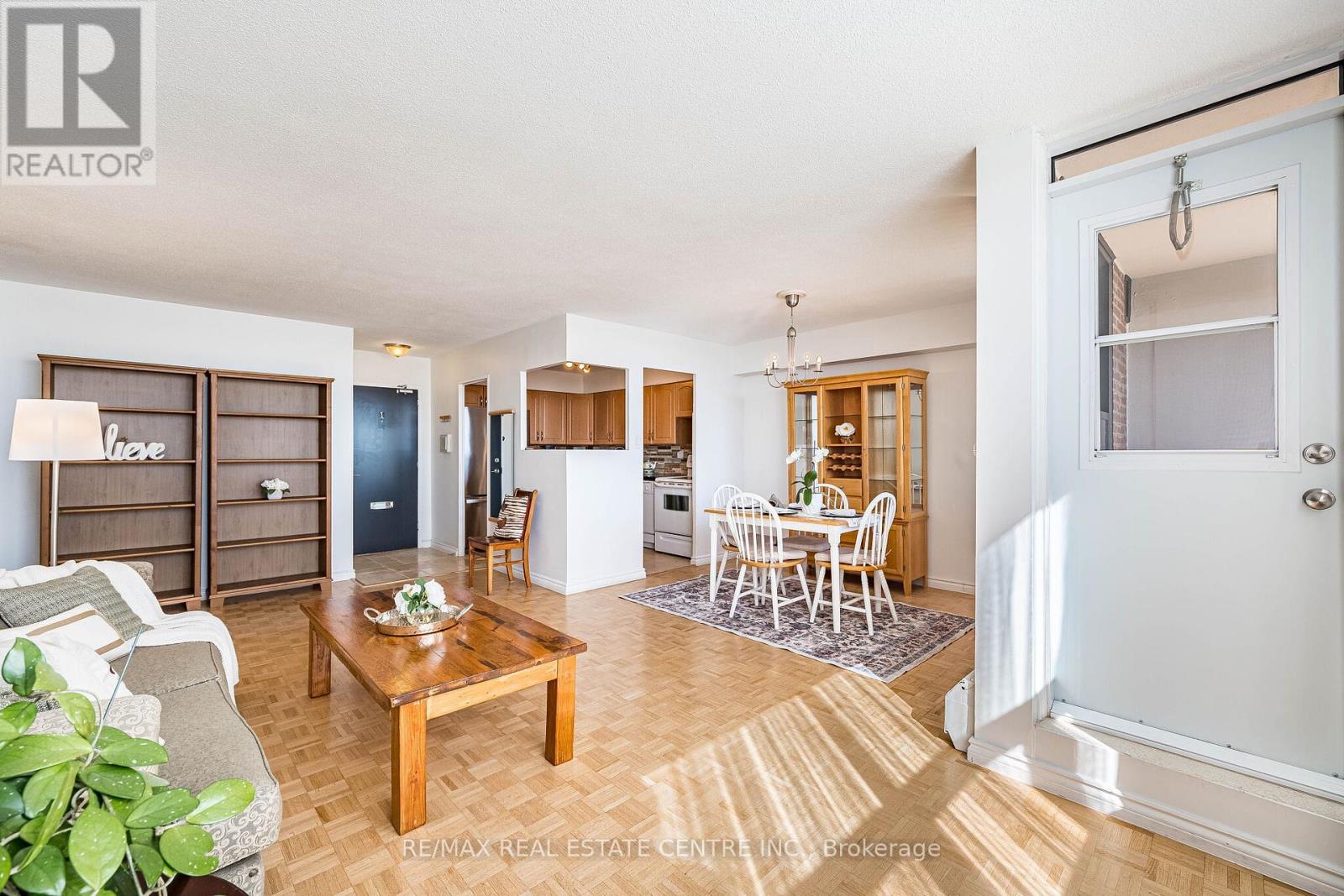 1502 - 451 The West Mall Drive, Toronto (Etobicoke West Mall), Ontario  M9C 1G1 - Photo 13 - W13068114