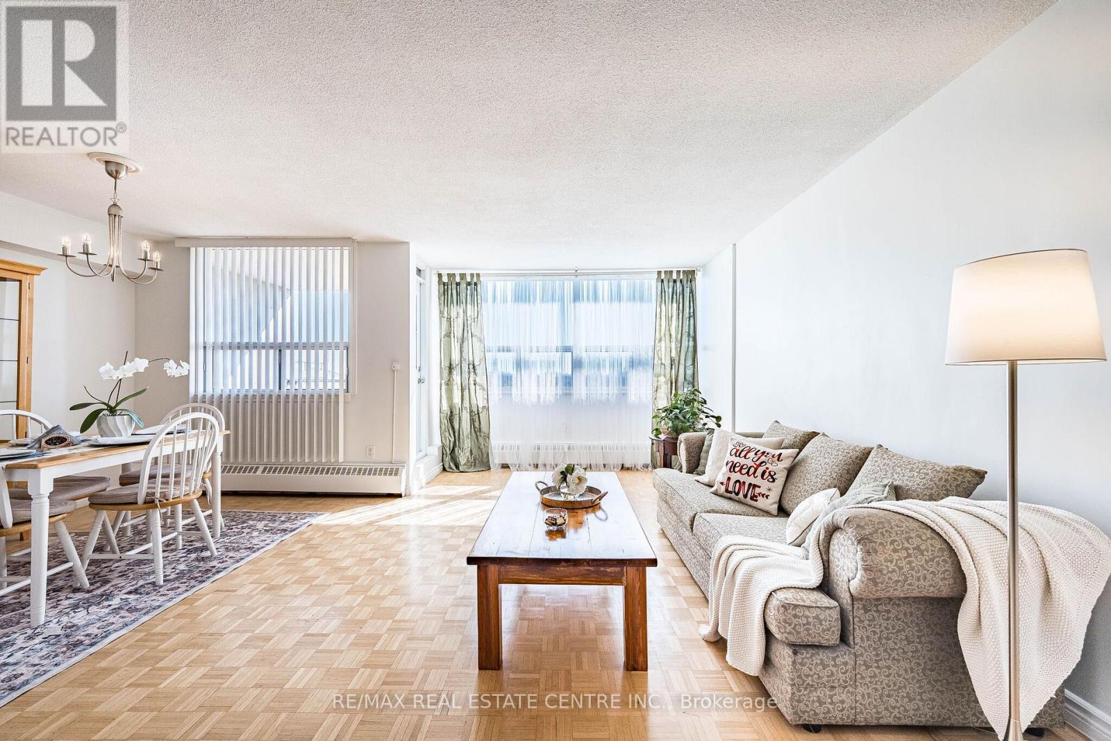 1502 - 451 The West Mall Drive, Toronto (Etobicoke West Mall), Ontario  M9C 1G1 - Photo 10 - W13068114
