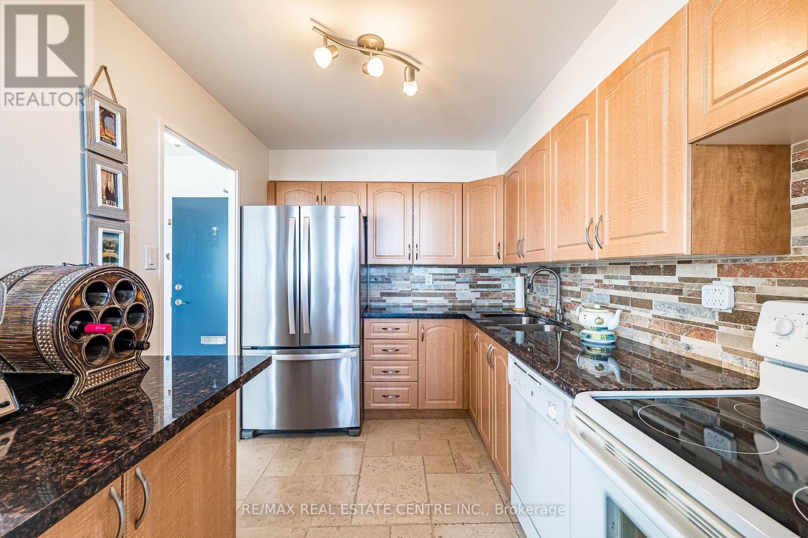 1502 - 451 The West Mall Drive, Toronto (Etobicoke West Mall), Ontario  M9C 1G1 - Photo 17 - W13068114