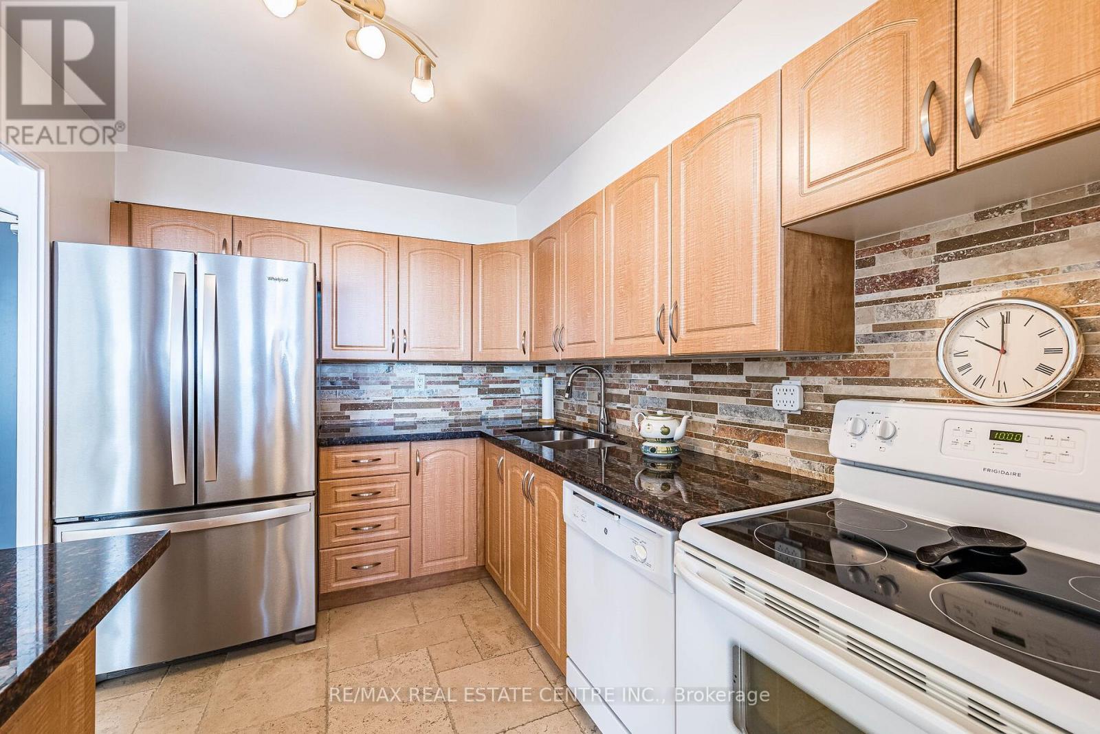 1502 - 451 The West Mall Drive, Toronto (Etobicoke West Mall), Ontario  M9C 1G1 - Photo 19 - W13068114
