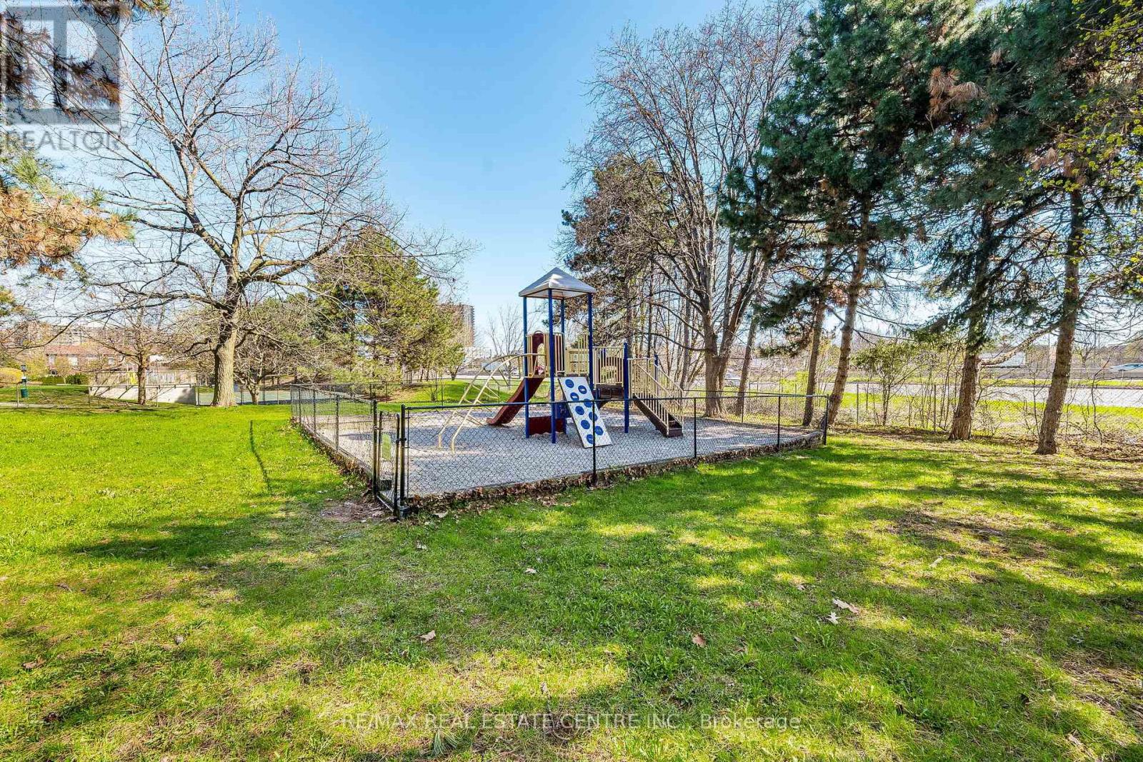 1502 - 451 The West Mall Drive, Toronto (Etobicoke West Mall), Ontario  M9C 1G1 - Photo 44 - W13068114
