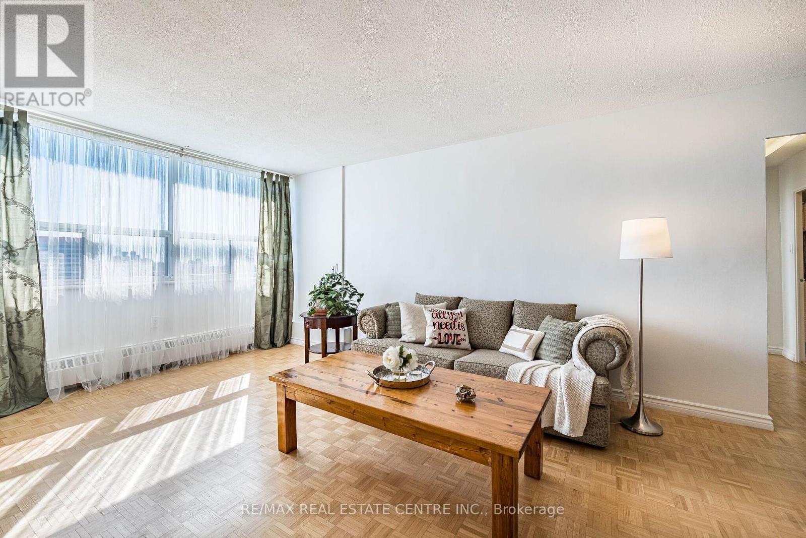 1502 - 451 The West Mall Drive, Toronto (Etobicoke West Mall), Ontario  M9C 1G1 - Photo 8 - W13068114