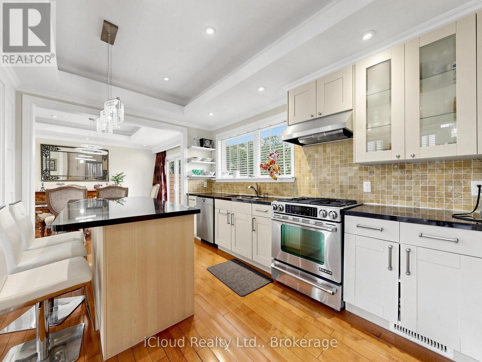 164 Munro Boulevard, Toronto, Ontario  M2P 1C8 - Photo 13 - C13048292