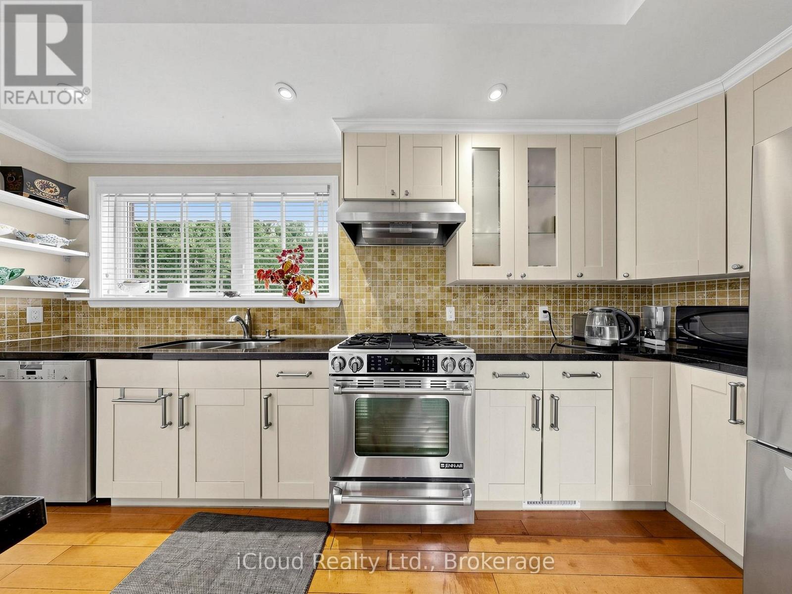 164 Munro Boulevard, Toronto, Ontario  M2P 1C8 - Photo 15 - C13048292