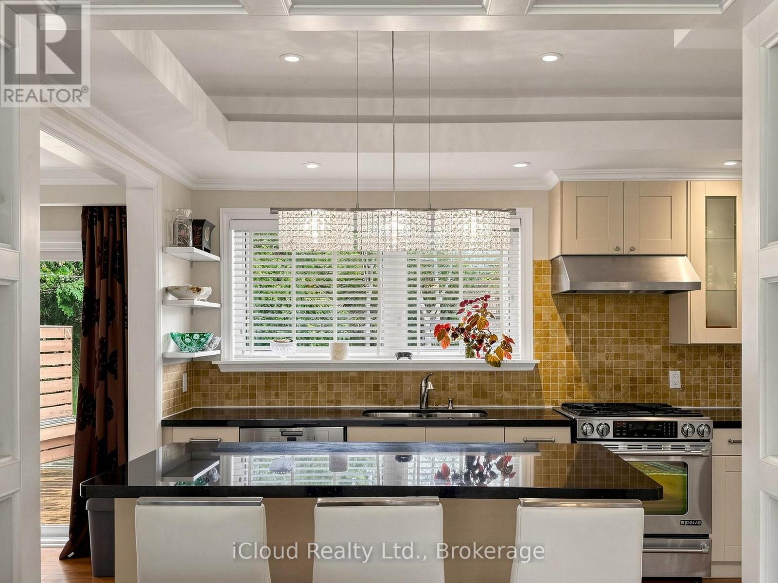 164 Munro Boulevard, Toronto, Ontario  M2P 1C8 - Photo 16 - C13048292