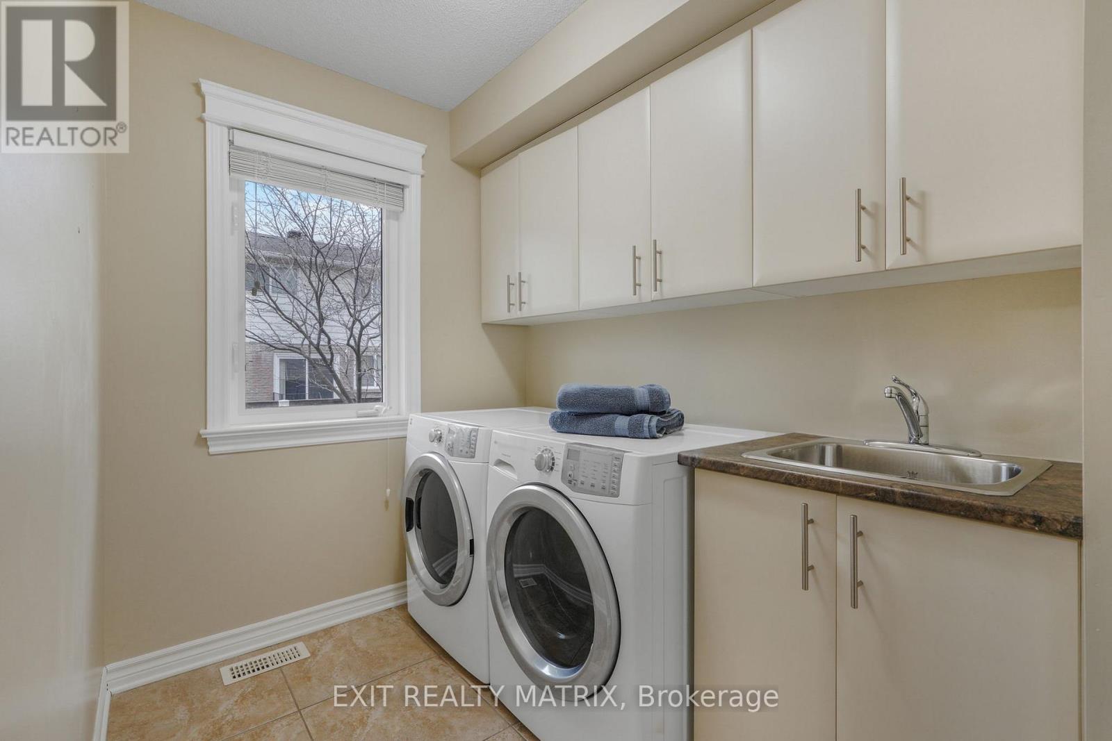 111 Brilia Private, Ottawa, Ontario  K1J 0B7 - Photo 8 - X13068172