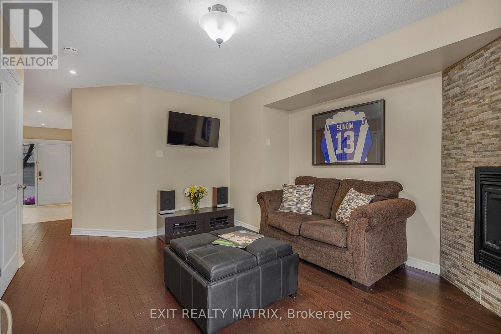 111 Brilia Private, Ottawa, Ontario  K1J 0B7 - Photo 6 - X13068172