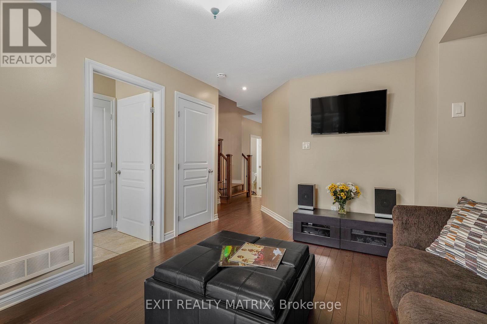 111 Brilia Private, Ottawa, Ontario  K1J 0B7 - Photo 7 - X13068172