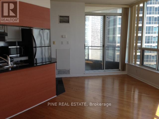 2703 - 228 Queens Quay W, Toronto, Ontario  M5J 2X1 - Photo 10 - C13068318