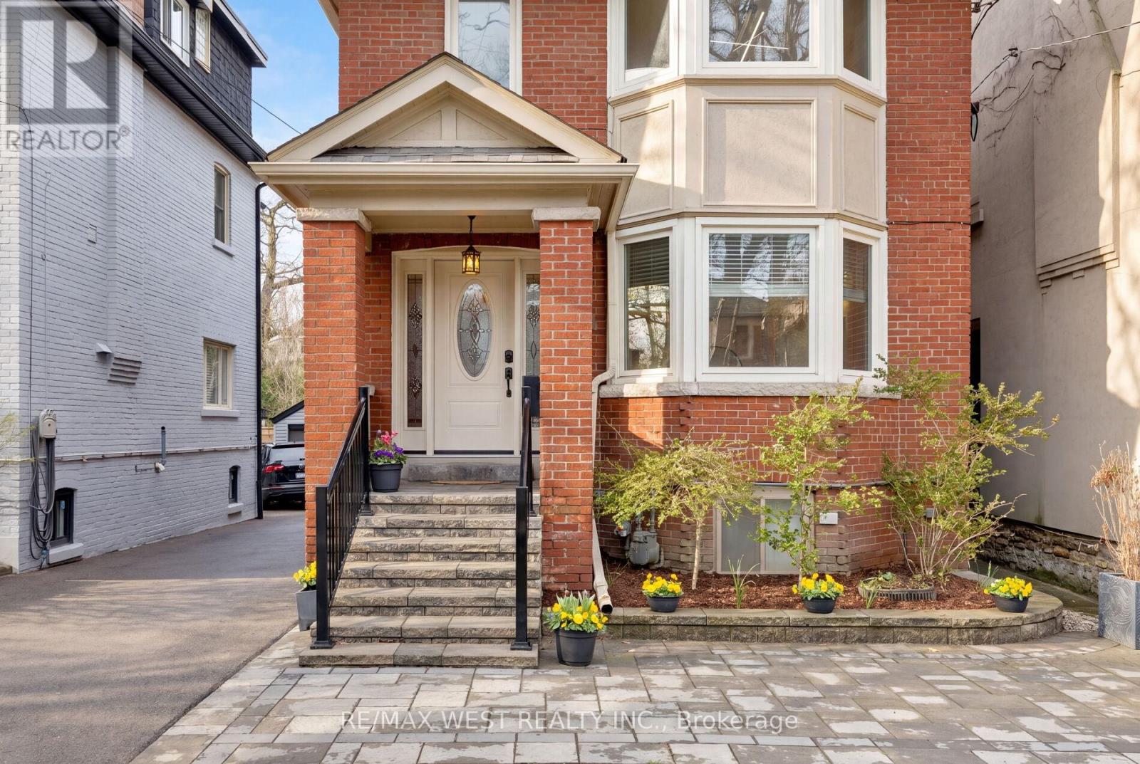 311 St Clair Avenue E, Toronto, Ontario  M4T 1P3 - Photo 3 - C13068422