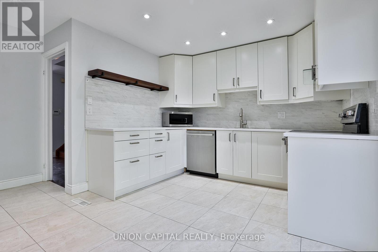 8 Mallingham Court, Toronto, Ontario  M2N 6G4 - Photo 13 - C13068568