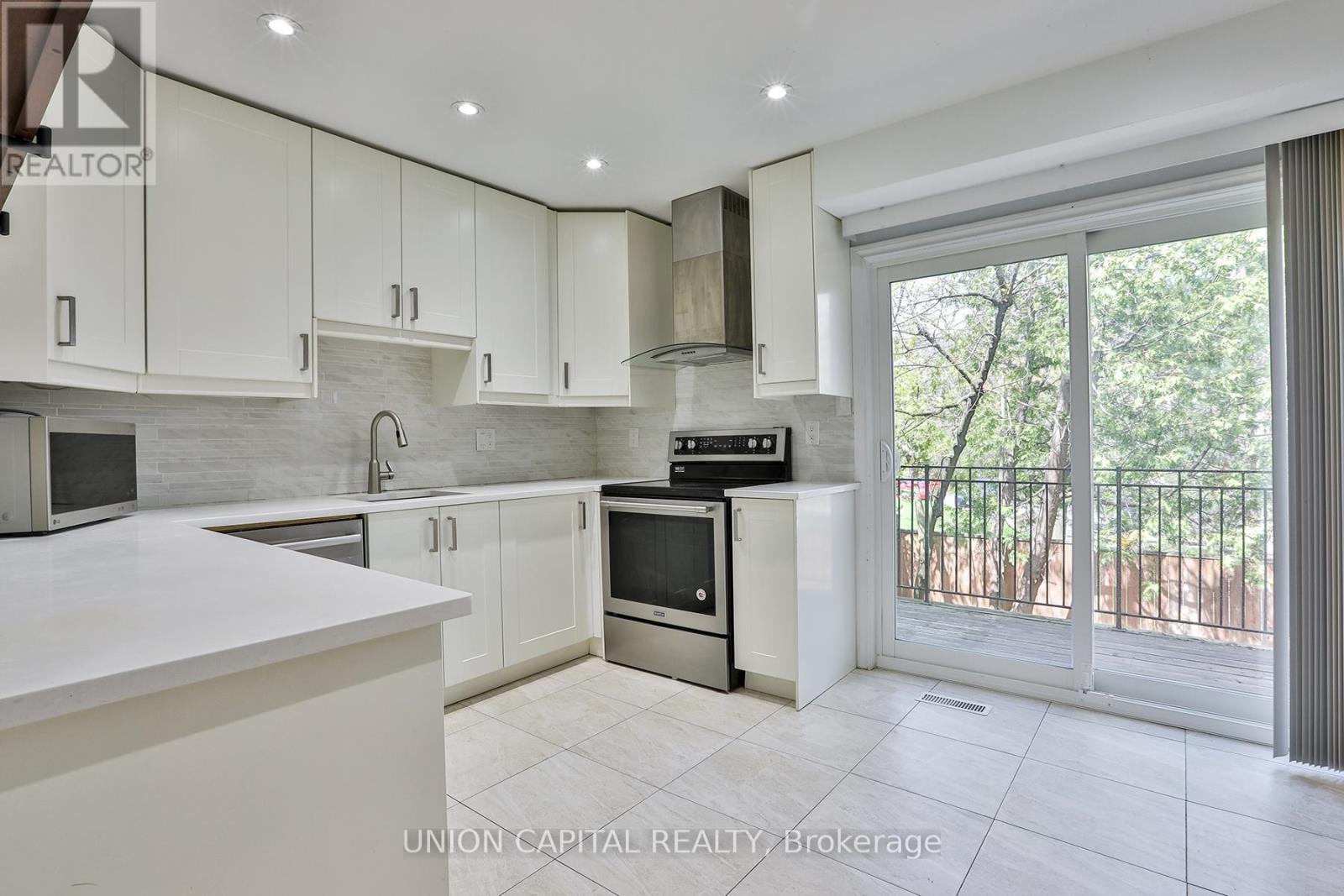 8 Mallingham Court, Toronto, Ontario  M2N 6G4 - Photo 14 - C13068568