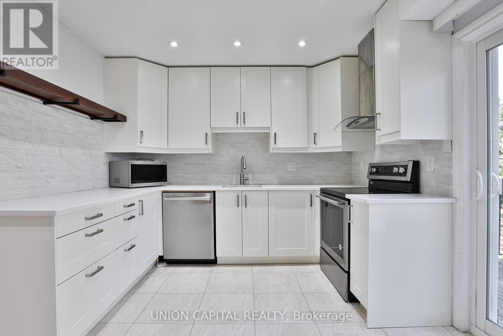 8 Mallingham Court, Toronto, Ontario  M2N 6G4 - Photo 15 - C13068568