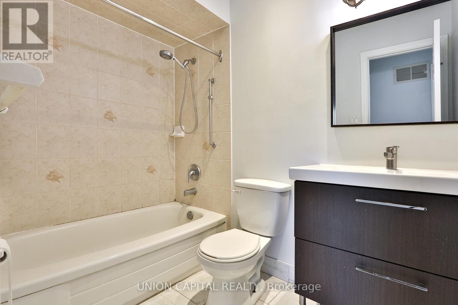 8 Mallingham Court, Toronto, Ontario  M2N 6G4 - Photo 32 - C13068568