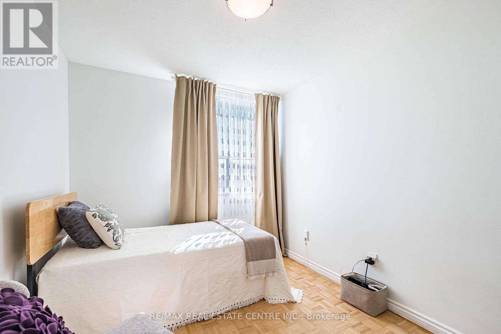 1502 - 451 The West Mall Drive, Toronto (Etobicoke West Mall), Ontario  M9C 1G1 - Photo 31 - W13068114