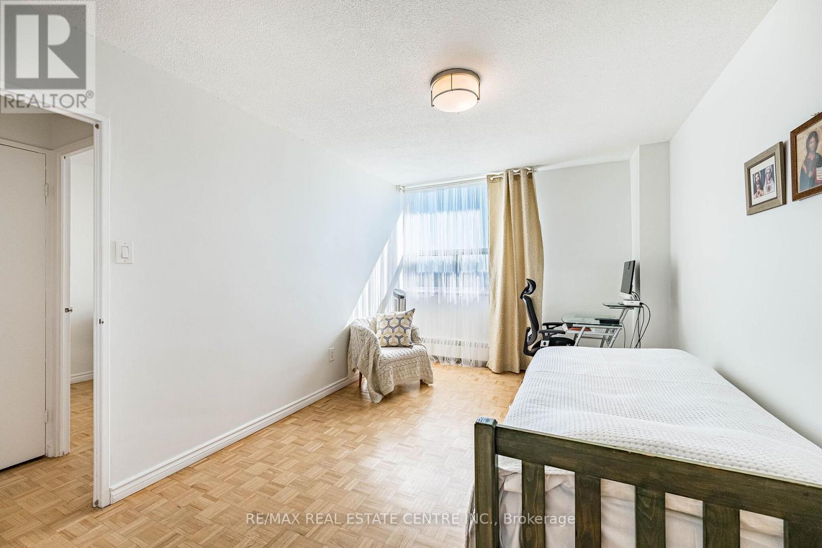 1502 - 451 The West Mall Drive, Toronto (Etobicoke West Mall), Ontario  M9C 1G1 - Photo 32 - W13068114
