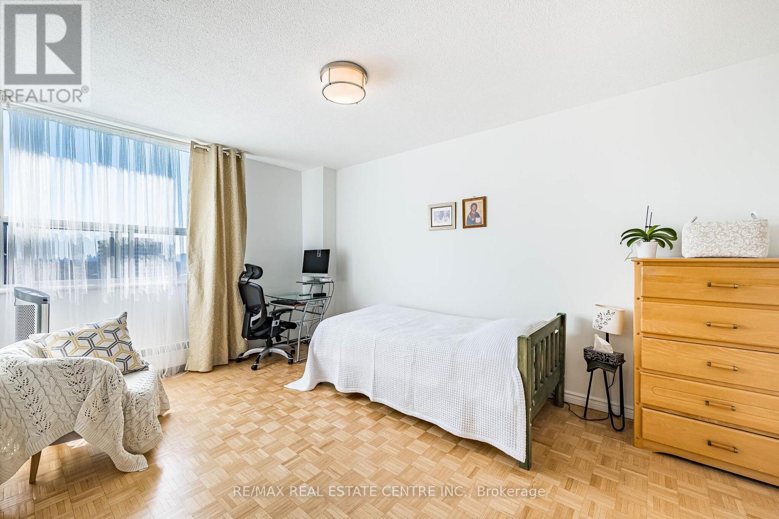 1502 - 451 The West Mall Drive, Toronto (Etobicoke West Mall), Ontario  M9C 1G1 - Photo 33 - W13068114
