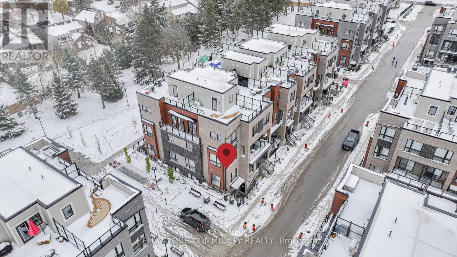 31 - 24 LYTHAM GREEN CIRCLE, Newmarket, Ontario