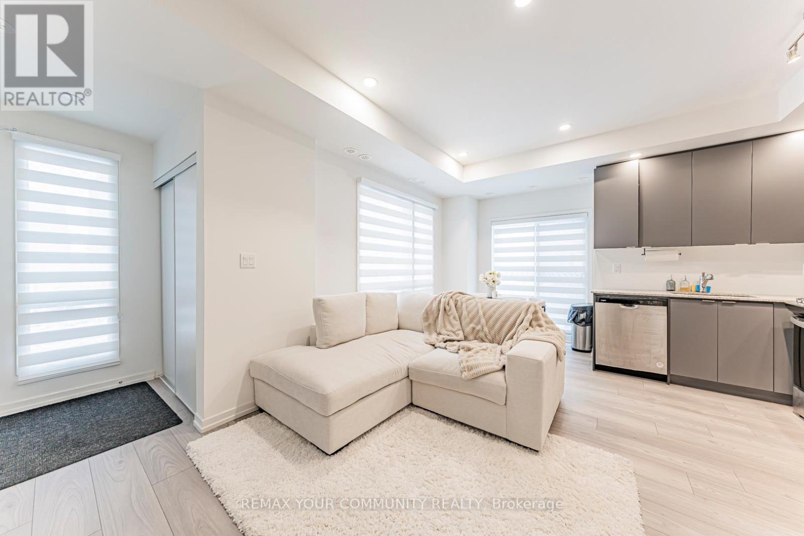 31 - 24 Lytham Green Circle, Newmarket, Ontario  L3Y 0H4 - Photo 20 - N13068660