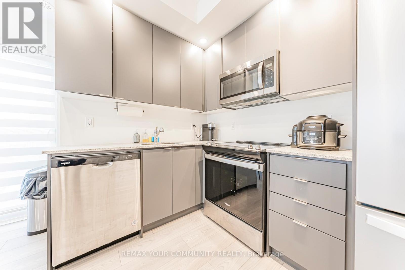 31 - 24 Lytham Green Circle, Newmarket, Ontario  L3Y 0H4 - Photo 30 - N13068660