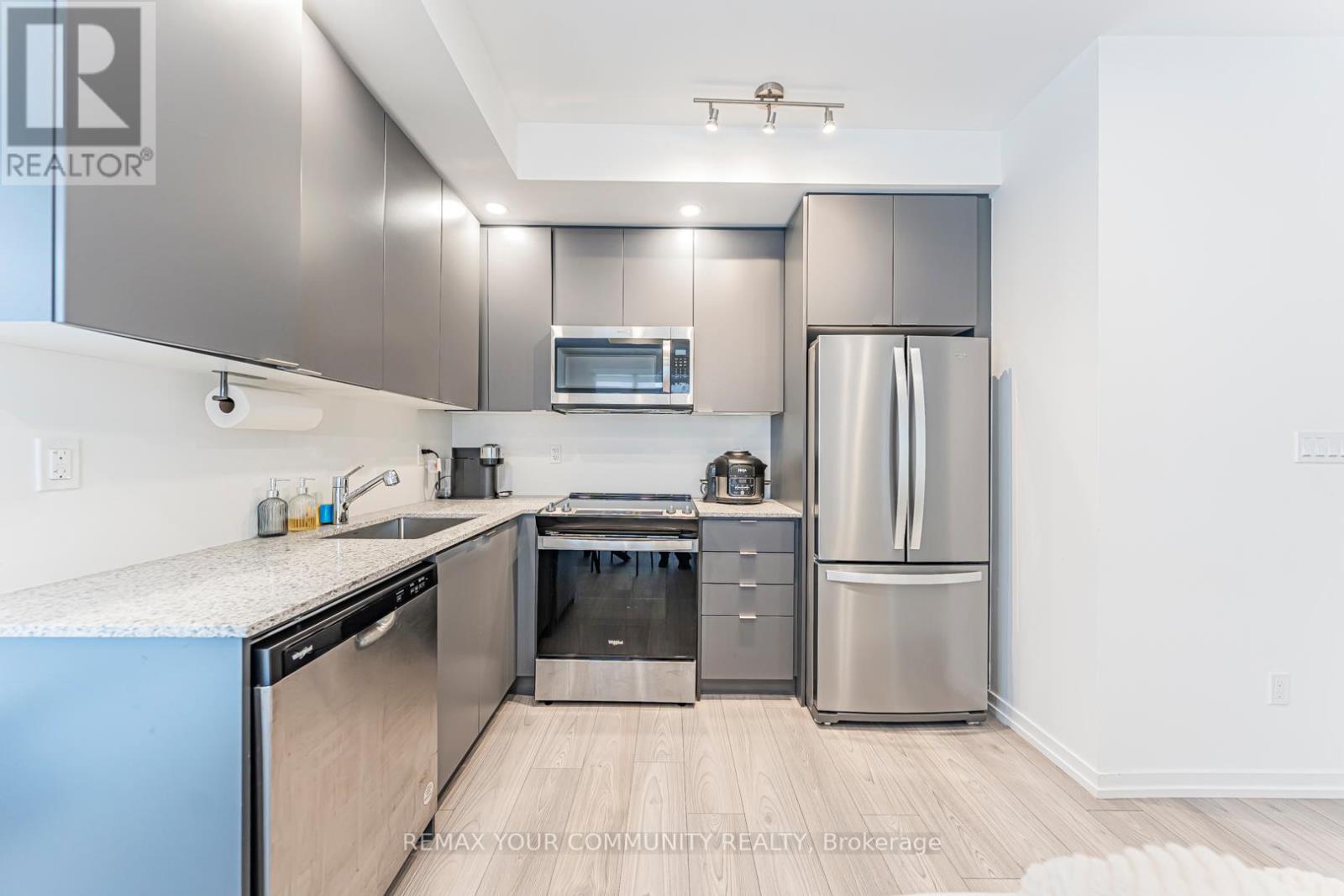 31 - 24 Lytham Green Circle, Newmarket, Ontario  L3Y 0H4 - Photo 34 - N13068660