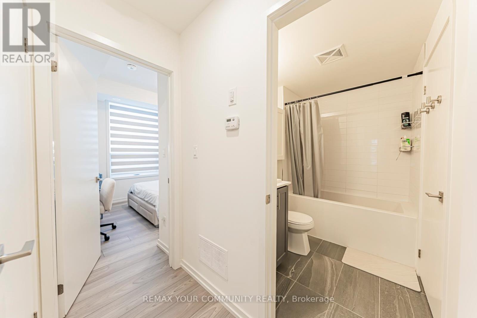 31 - 24 Lytham Green Circle, Newmarket, Ontario  L3Y 0H4 - Photo 38 - N13068660