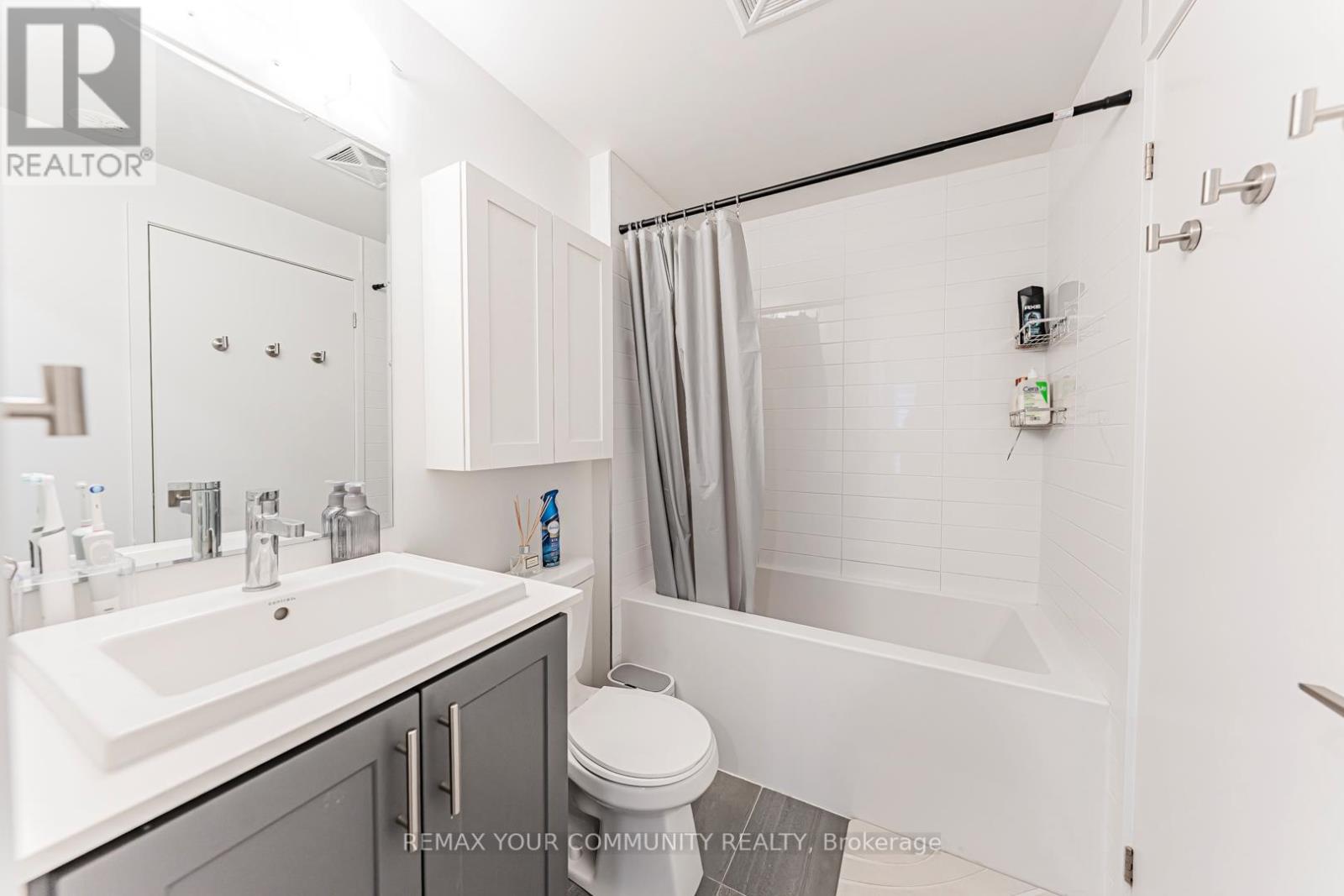 31 - 24 Lytham Green Circle, Newmarket, Ontario  L3Y 0H4 - Photo 39 - N13068660