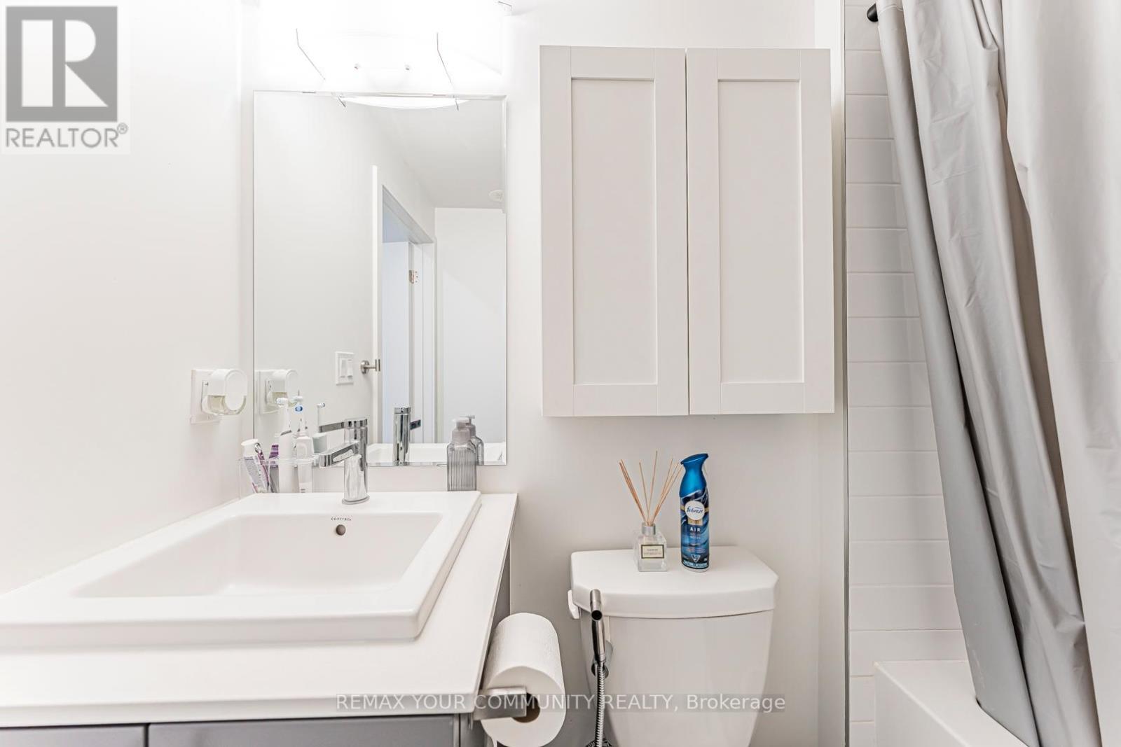 31 - 24 Lytham Green Circle, Newmarket, Ontario  L3Y 0H4 - Photo 42 - N13068660