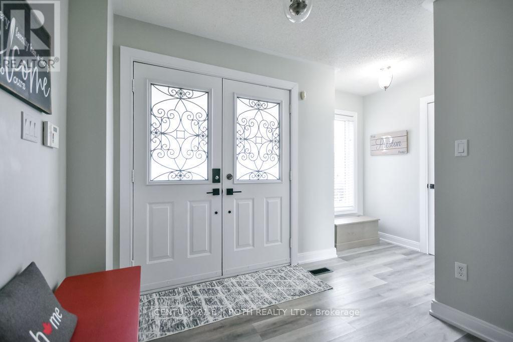 3 Prince Of Wales Drive, Barrie, Ontario  L4N 0T5 - Photo 4 - S13068308