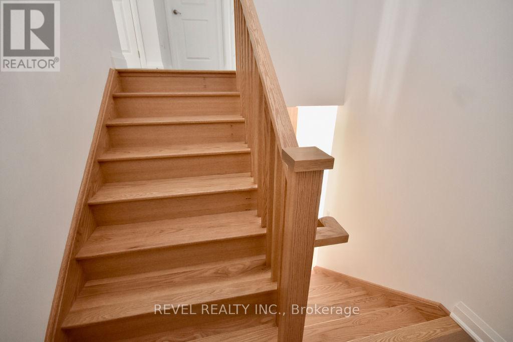 44 Barnyard Trail, Barrie, Ontario  L9J 0C2 - Photo 14 - S13068434
