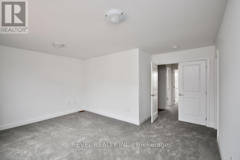 44 Barnyard Trail, Barrie, Ontario  L9J 0C2 - Photo 15 - S13068434