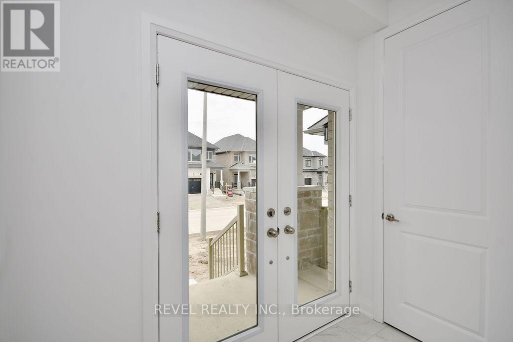 44 Barnyard Trail, Barrie, Ontario  L9J 0C2 - Photo 2 - S13068434