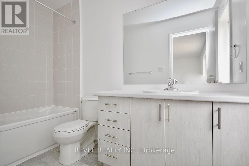 44 Barnyard Trail, Barrie, Ontario  L9J 0C2 - Photo 21 - S13068434