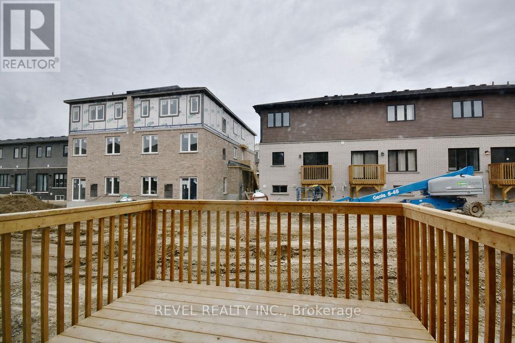44 Barnyard Trail, Barrie, Ontario  L9J 0C2 - Photo 9 - S13068434