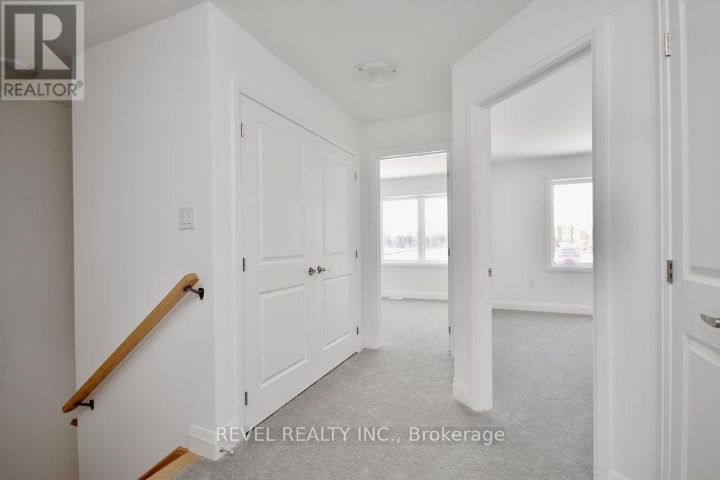 26 Lally Terrace, Barrie, Ontario  L9J 0C2 - Photo 13 - S13068450