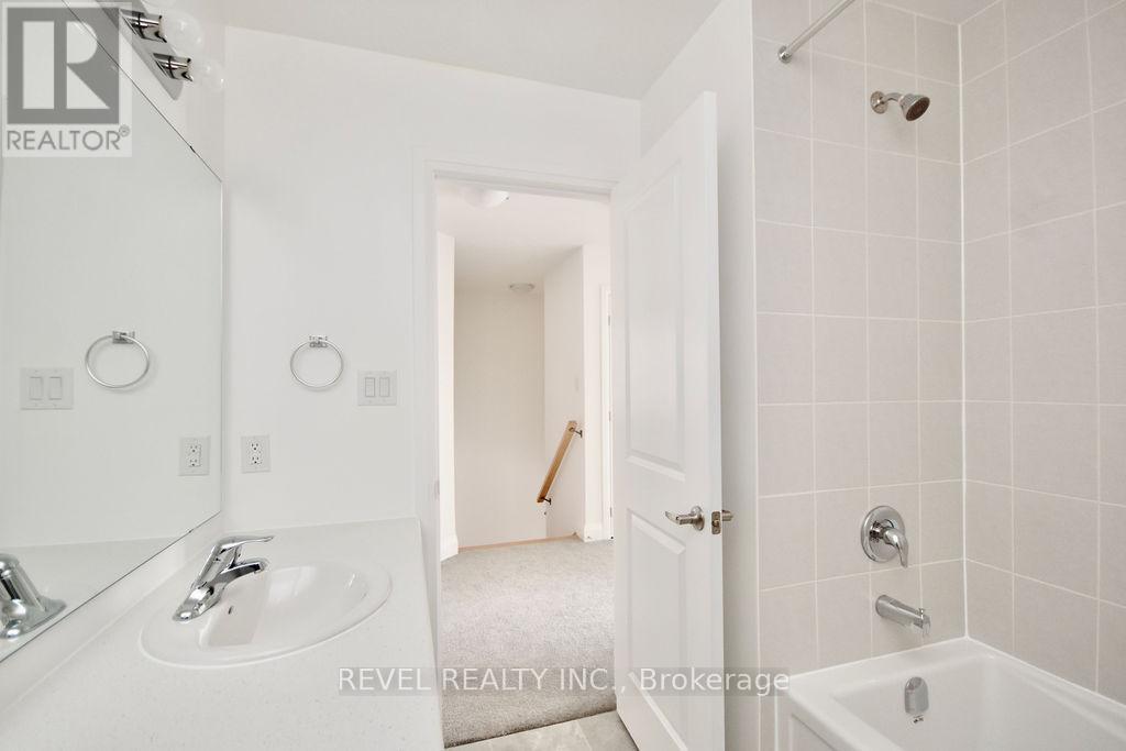 26 Lally Terrace, Barrie, Ontario  L9J 0C2 - Photo 14 - S13068450