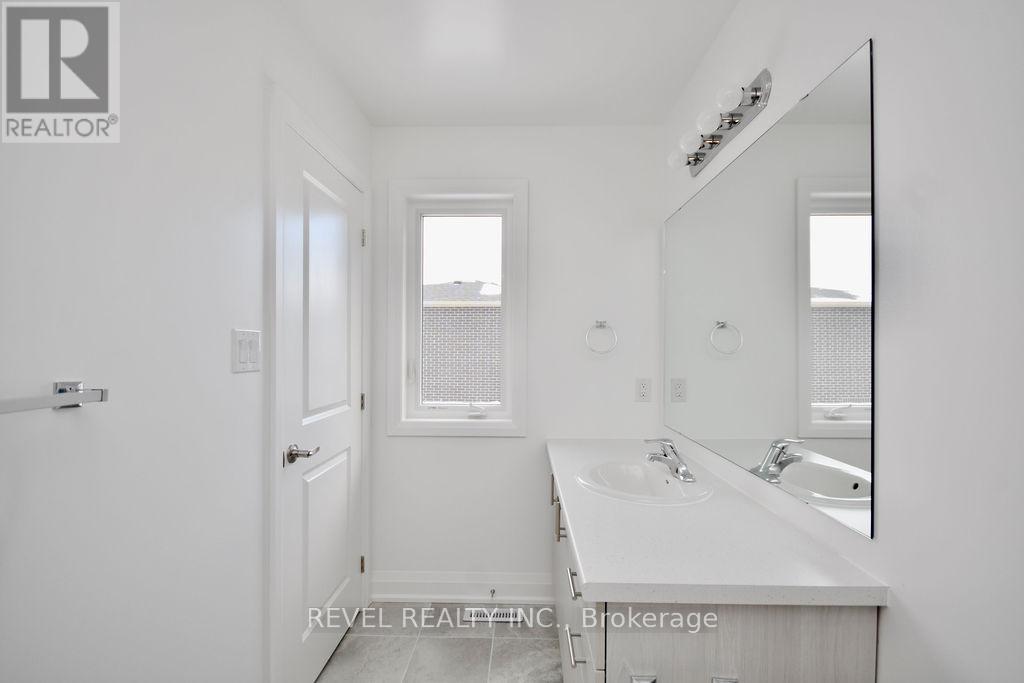 26 Lally Terrace, Barrie, Ontario  L9J 0C2 - Photo 18 - S13068450