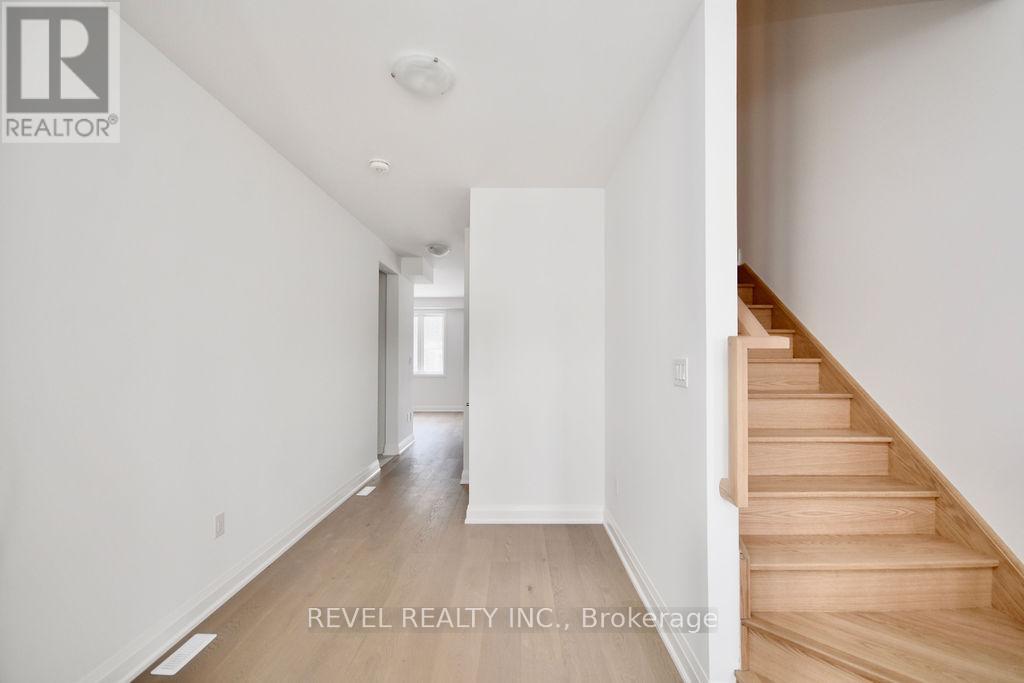 26 Lally Terrace, Barrie, Ontario  L9J 0C2 - Photo 4 - S13068450