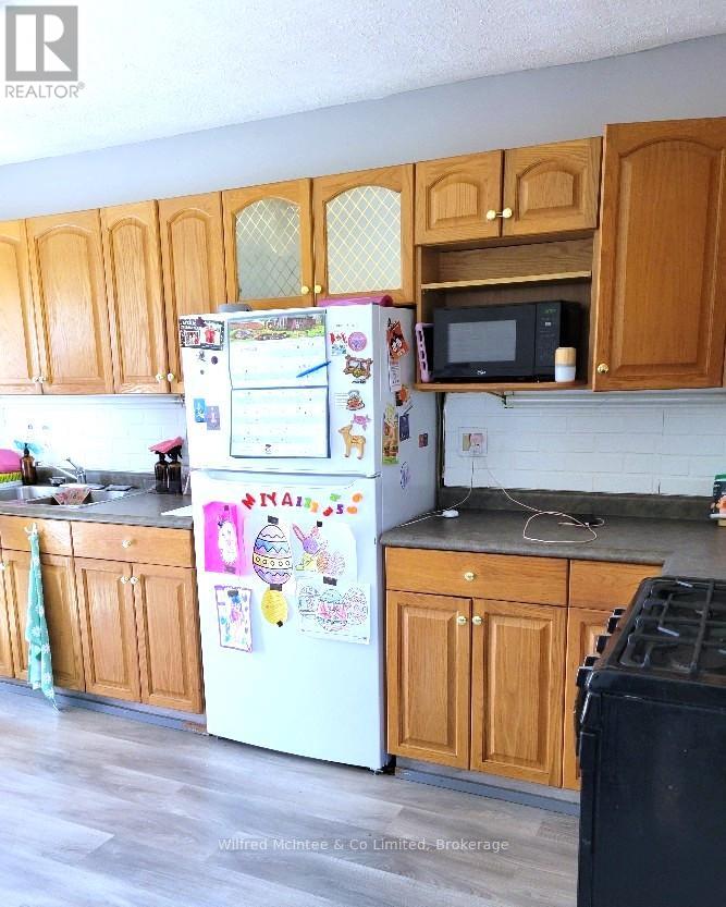 243 13th Street, Hanover, Ontario  N4N 1X1 - Photo 6 - X13063038