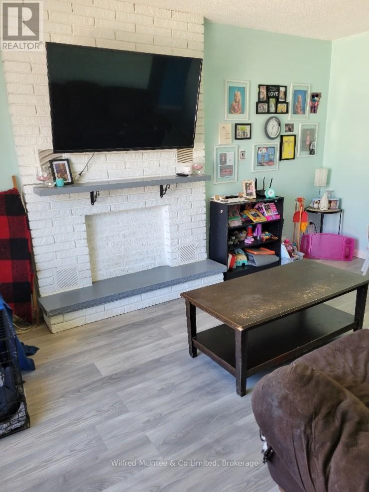 243 13th Street, Hanover, Ontario  N4N 1X1 - Photo 8 - X13063038