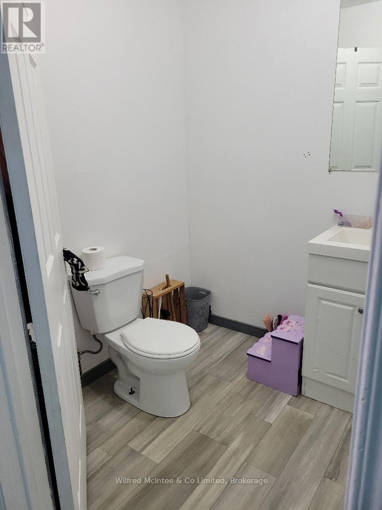 243 13th Street, Hanover, Ontario  N4N 1X1 - Photo 9 - X13063038