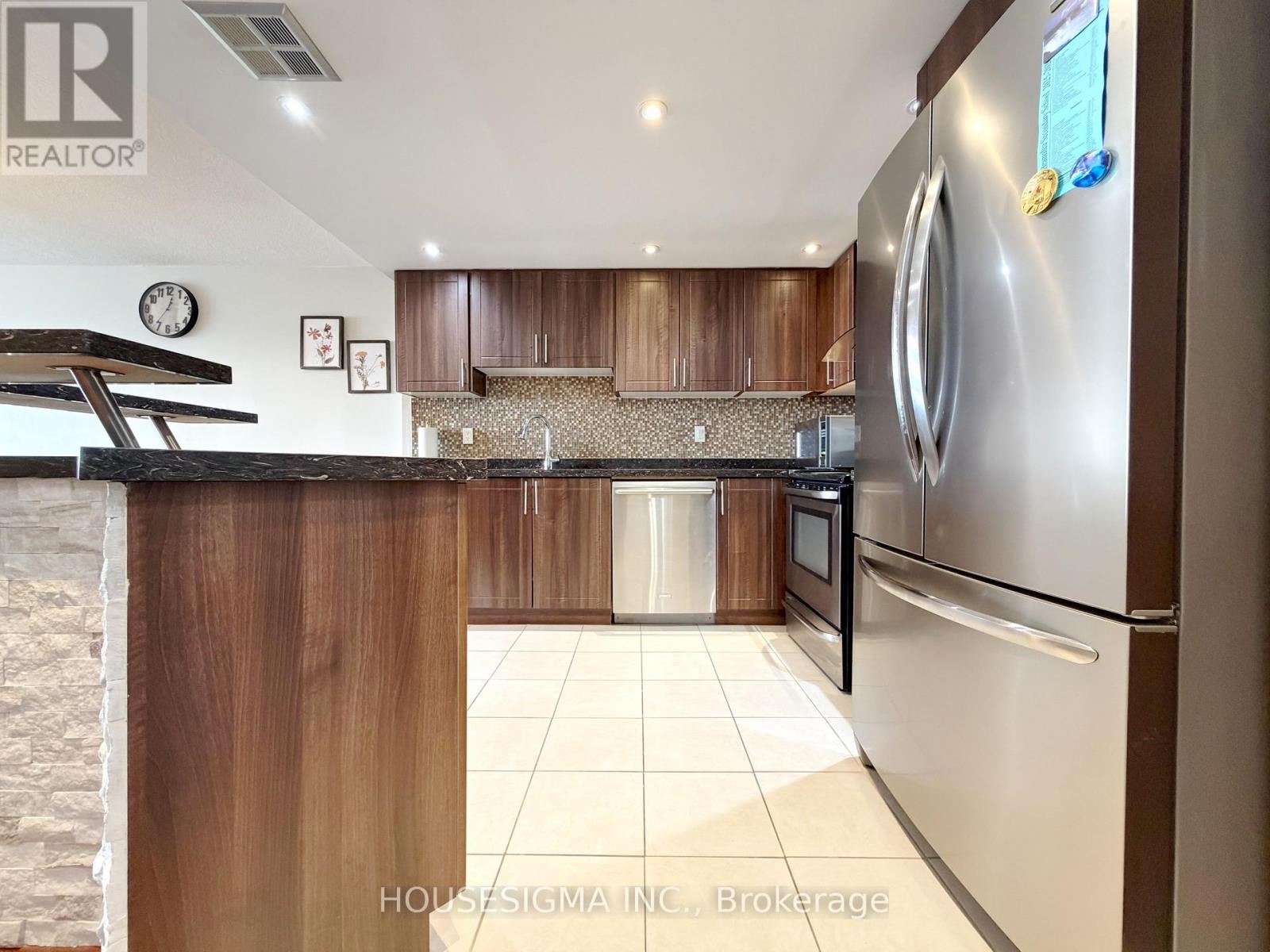 1103 - 8 Lisa Street, Brampton, Ontario  L6T 4S6 - Photo 2 - W13068298