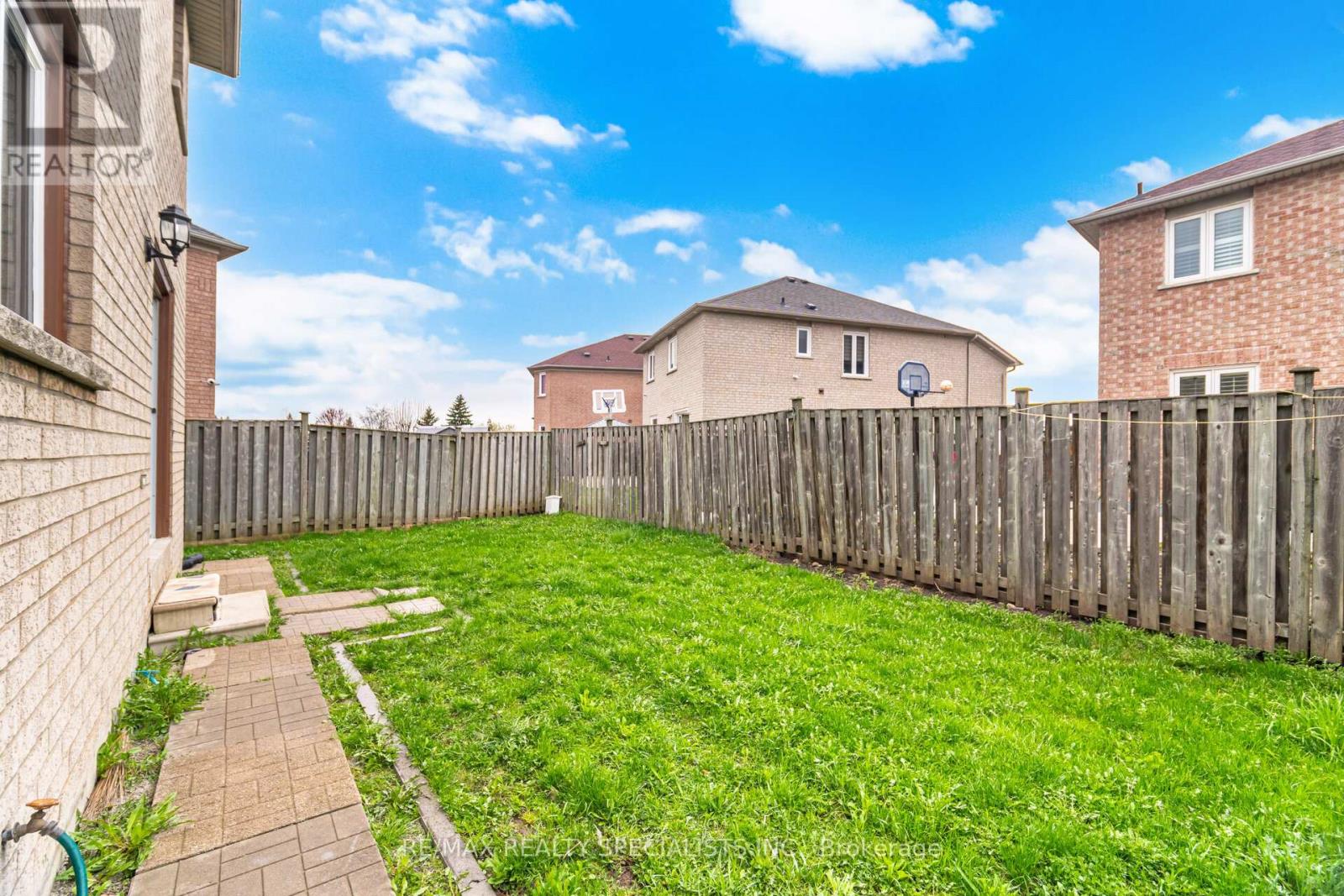 64 Dolphin Song Crescent, Brampton, Ontario  L6R 2A7 - Photo 15 - W13068346