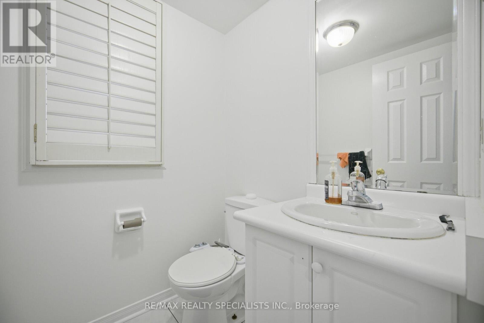 64 Dolphin Song Crescent, Brampton, Ontario  L6R 2A7 - Photo 4 - W13068346