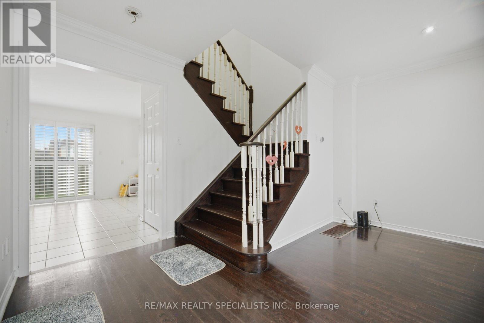 64 Dolphin Song Crescent, Brampton, Ontario  L6R 2A7 - Photo 5 - W13068346