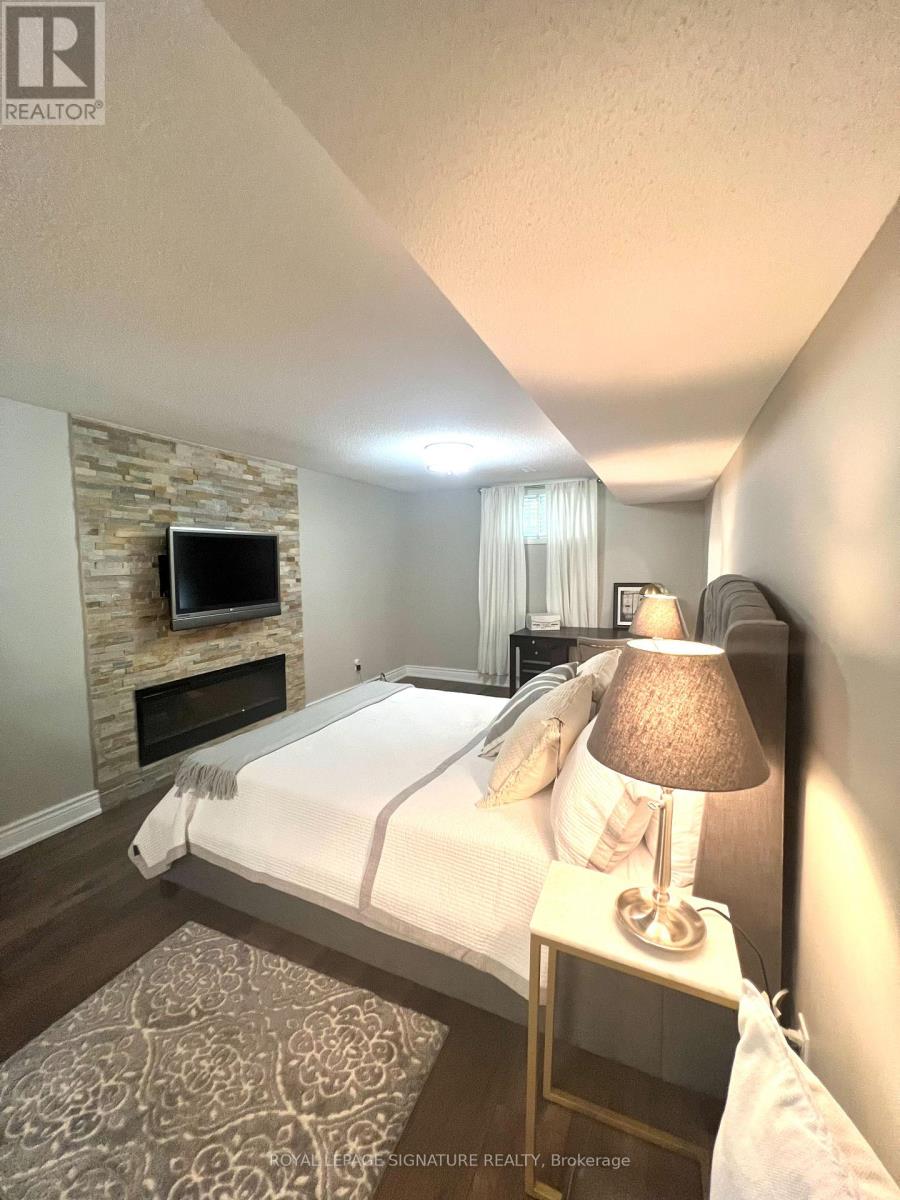 Lower Level - 964 Albertson Crescent, Mississauga, Ontario  L5H 3C7 - Photo 17 - W13068392