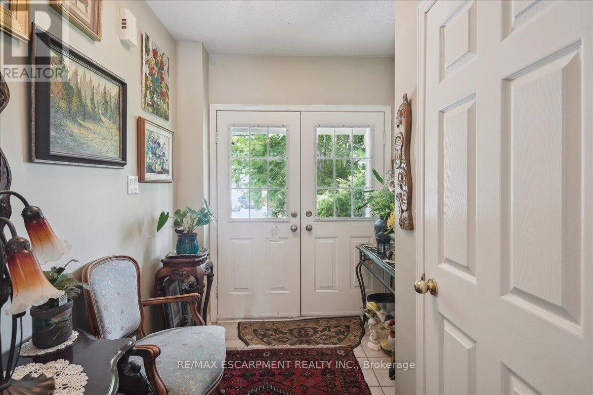 5224 Thornburn Drive, Burlington, Ontario  L7L 6R4 - Photo 3 - W13068464