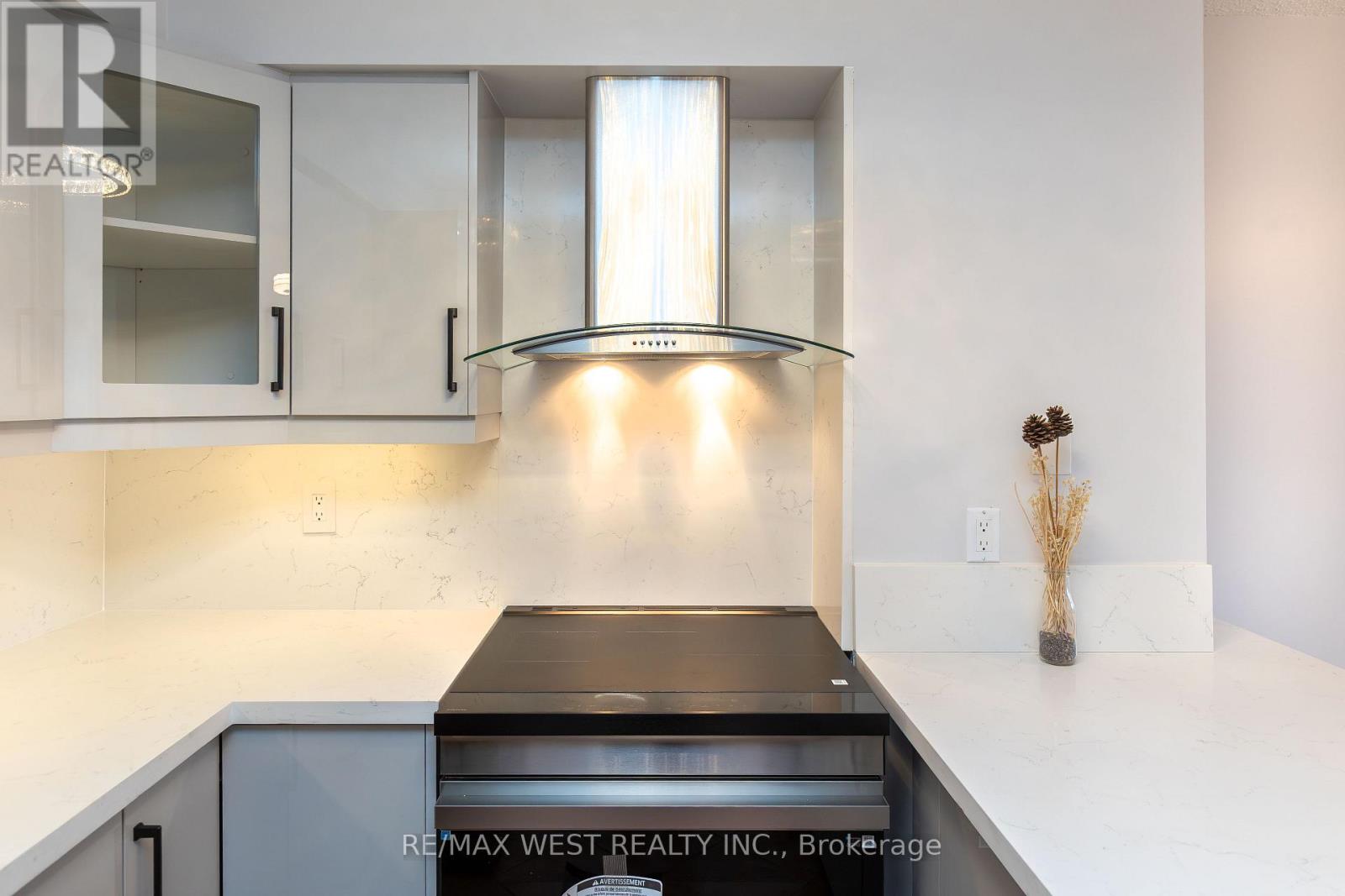 902 - 35 Kingsbridge Garden Circle, Mississauga, Ontario  L5R 3Z5 - Photo 12 - W13068564