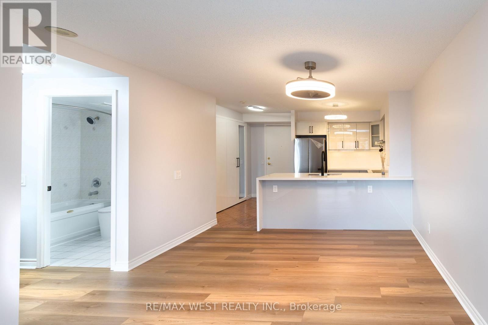 902 - 35 Kingsbridge Garden Circle, Mississauga, Ontario  L5R 3Z5 - Photo 18 - W13068564