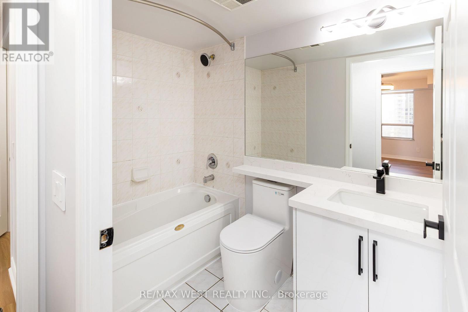902 - 35 Kingsbridge Garden Circle, Mississauga, Ontario  L5R 3Z5 - Photo 25 - W13068564